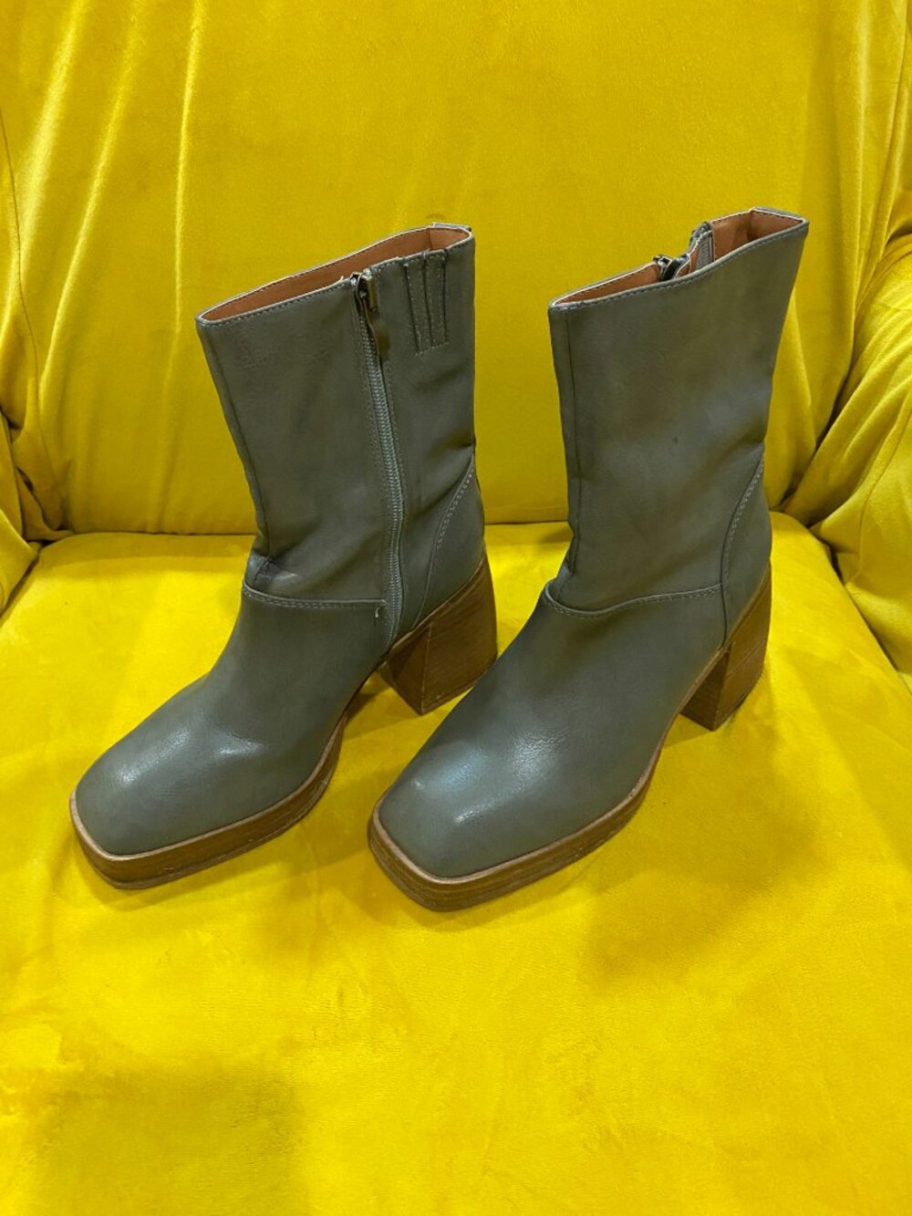 Beast Fashion Gray Western Ankle Boots Block Heel Side Zip Women’s 7.5